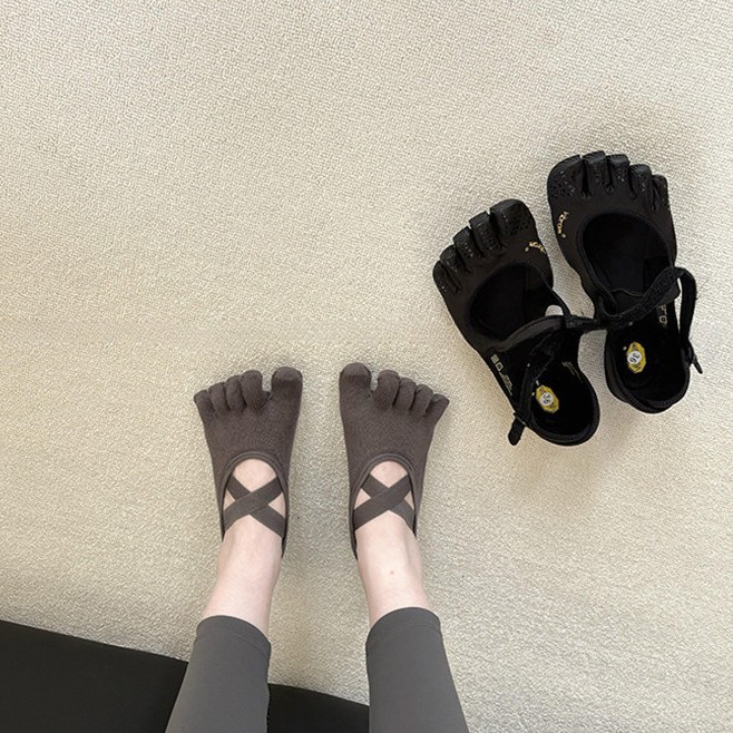 Women's Criss-Cross Strappy Fi - Grip Sock Yoga のレビューと価格